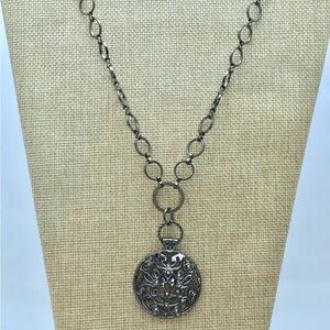 Elegant Silver Tone Pendant Necklace